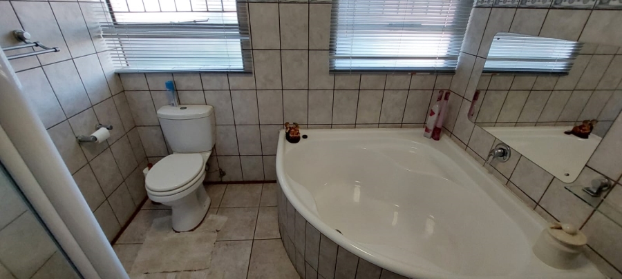 8 Bedroom Property for Sale in Grimbeeck Park North West